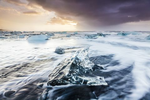 Sunrise at the beach Jokulsarlon